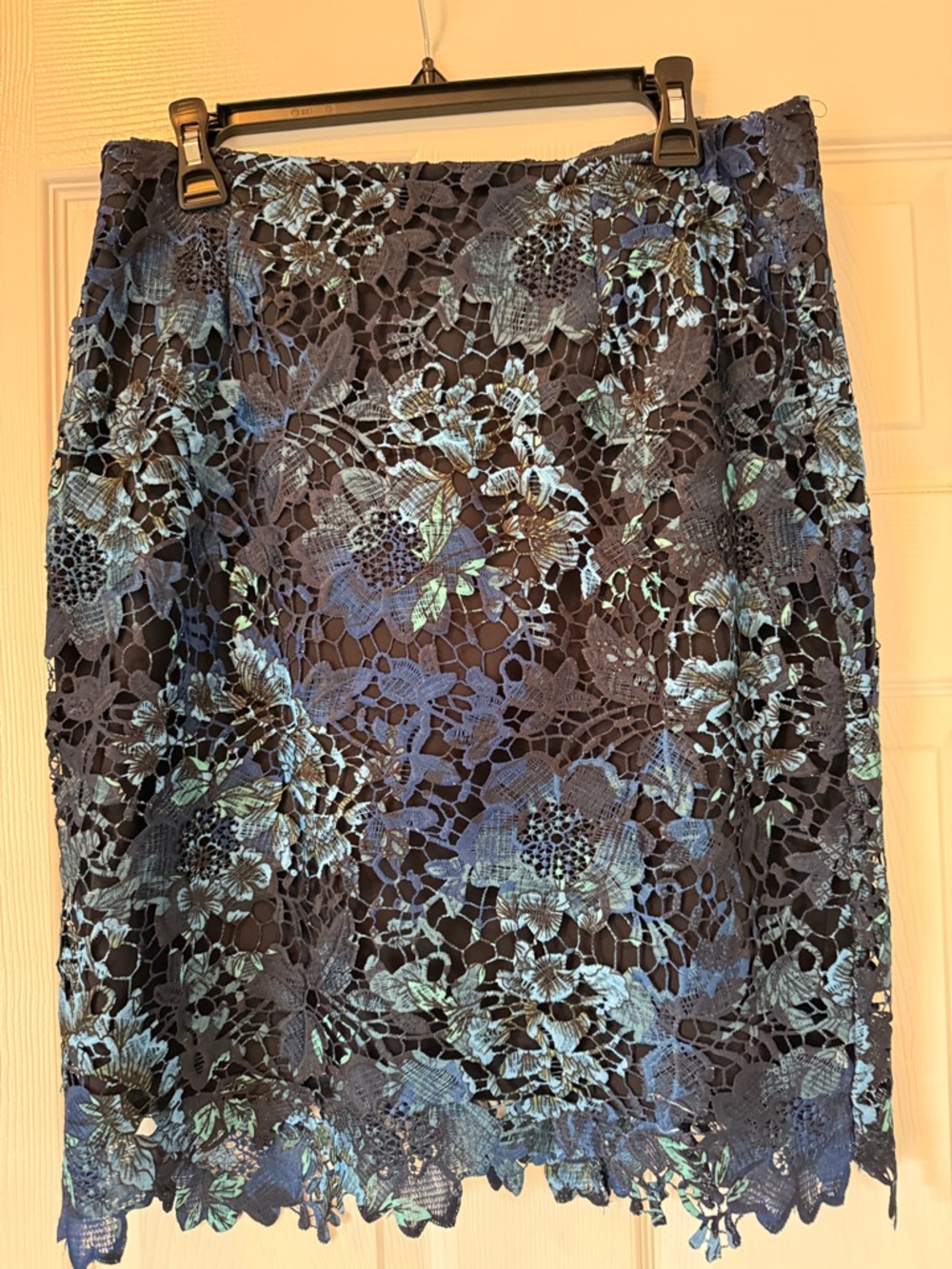 T Tahari Navy and Light Blue Floral Lace Pencil Skirt